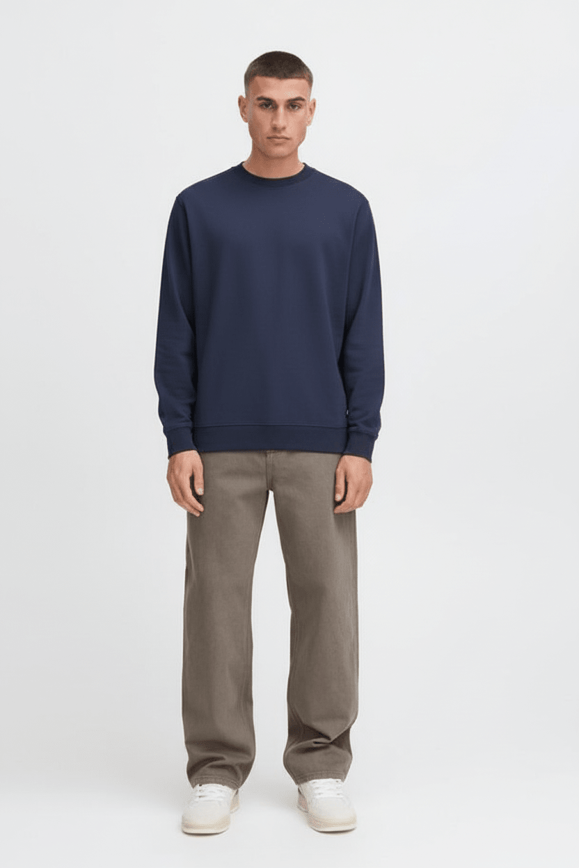 Felpa navy - Figura intera frontale